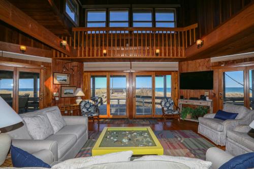 Gallery image of Sun'Z Up - Oceanfront Outer Banks Home with Private Pool & Ocean Views in Southern Shores