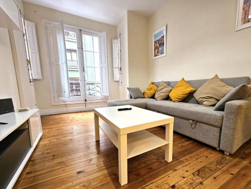 135B3 Coquetos Aptos en Gijón by R2R Consulting