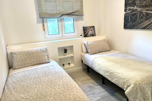 Ένα ή περισσότερα κρεβάτια σε δωμάτιο στο MI CAPRICHO Beachfront 400 - Apartment With Sea Views Costa del Sol