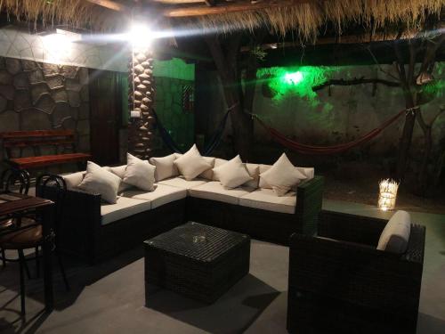 Ruang duduk di Hostal Katarpe