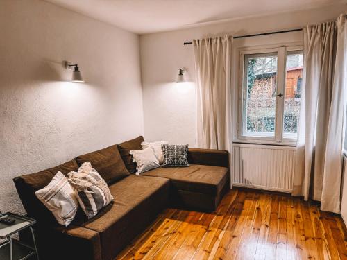 a living room with a couch and a window at Domek w Karpaczu in Karpacz