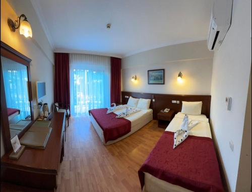 Кровать или кровати в номере ASTORIA PARK HOTEL & Spa ALL INCLUSIVE CONCEPT