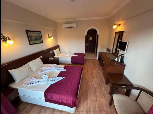 Кровать или кровати в номере ASTORIA PARK HOTEL & Spa ALL INCLUSIVE CONCEPT