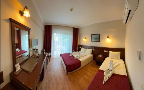 Кровать или кровати в номере ASTORIA PARK HOTEL & Spa ALL INCLUSIVE CONCEPT