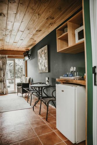 Η κουζίνα ή μικρή κουζίνα στο Tatahi Lodge Beach Resort