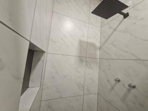 a bathroom with a shower with a glass door at Loft B Hospedagem Cidade Verde B in Maringá