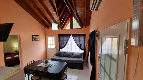 a living room with a table and a bed in a room at El Olimpo in Wanda