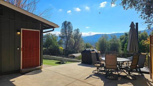 a patio with a table and chairs and a red door at Peaceful Yosemite Retreat-King Suite-Pet Friendly in Oakhurst