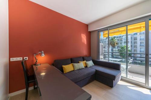 Brand new one bedroom 2min walk to Carlton hotel