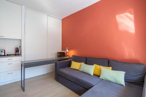 Brand new one bedroom 2min walk to Carlton hotel