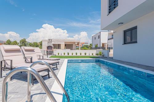 Holiday house with a swimming pool Vodice - 21991