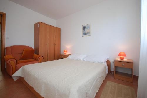 Apartments with parking space Kremenici, Krk - 22269