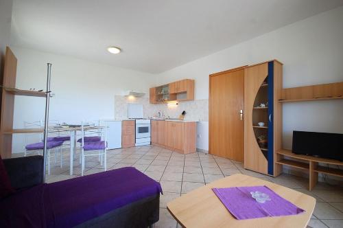 Apartments with parking space Kremenici, Krk - 22269