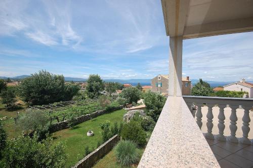 Apartments with parking space Kremenici, Krk - 22269