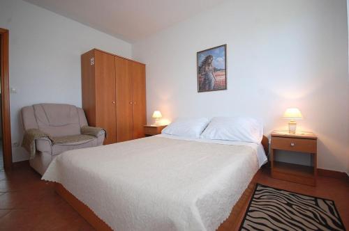 Apartments with parking space Kremenici, Krk - 22269