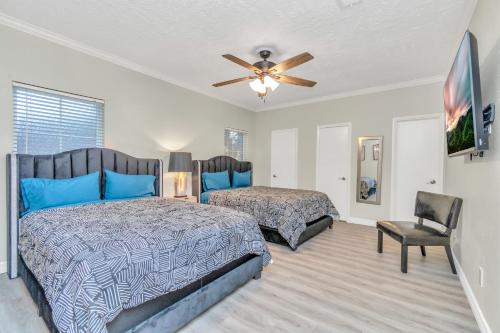 a bedroom with two beds and a ceiling fan at Modern Accessible Houston Gem Jacuzzi & Air Hockey 6Beds in Houston