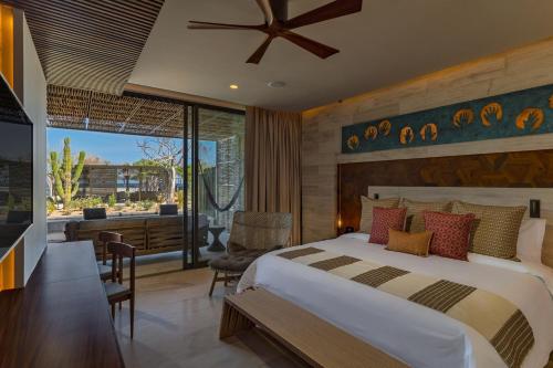 Postel nebo postele na pokoji v ubytování Solaz, a Luxury Collection Resort, Los Cabos