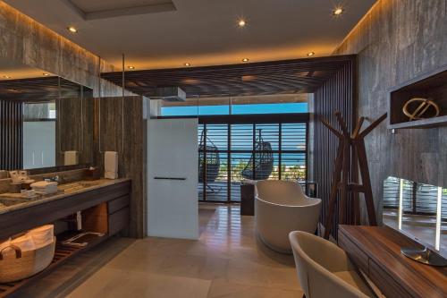Kuchyň nebo kuchyňský kout v ubytování Solaz, a Luxury Collection Resort, Los Cabos