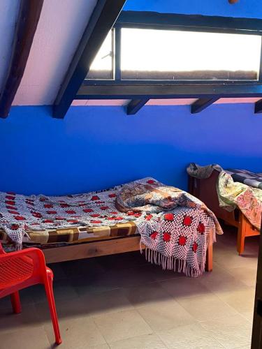 מיטה או מיטות בחדר ב-CABAÑA EN MONIQUIRA CON PISCINA