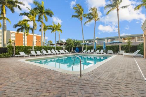 Πισίνα στο ή κοντά στο Four Points by Sheraton Punta Gorda Harborside