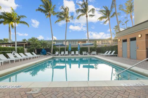 Πισίνα στο ή κοντά στο Four Points by Sheraton Punta Gorda Harborside