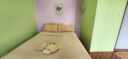 Postel nebo postele na pokoji v ubytování Phuttharaksa Resort