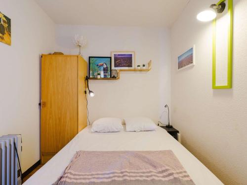 מיטה או מיטות בחדר ב-Appartement Narbonne-Narbonne Plage-Narbonne Plage, 2 pièces, 4 personnes - FR-1-409-142