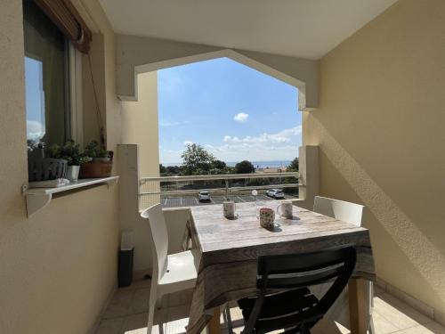 Appartement 2 pièces à Sète avec garage et climatisation - FR-1-338-548