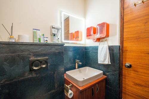 Un baño de Treebo Premium The Memoir, Ramdaspeth