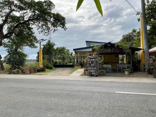 a store on the side of a street at Binalonan Transient/GUESTHOUSE (PENSION GLAYDIE) in Binalonan