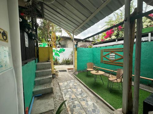 Taman di luar Maui's Place