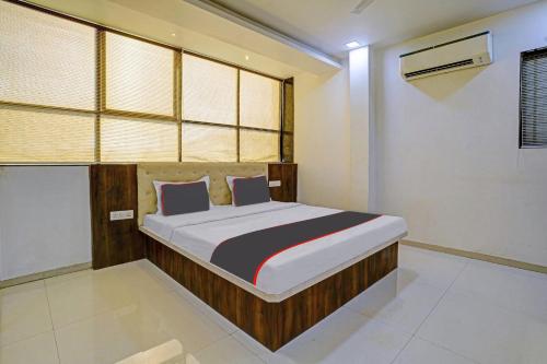 Gallery image of Collection O Krishna Inn in Mumbai