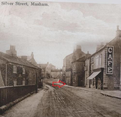 una vieja foto de una calle en un viejo pueblo en Lavender Cottage, Masham, Historic Listed, 2 bedrooms en Masham