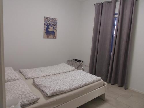 מיטה או מיטות בחדר ב-Apartaments Claudia Augusta