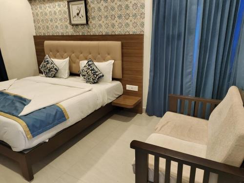 A bed or beds in a room at SMA Grand inn, Triplicane