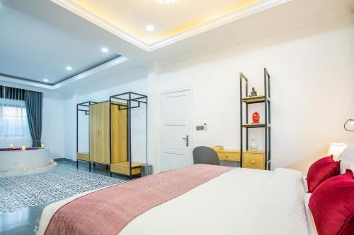 a bedroom with a bed and a tub in it at Cambana Poipet Hotel in Krong Poi Pet