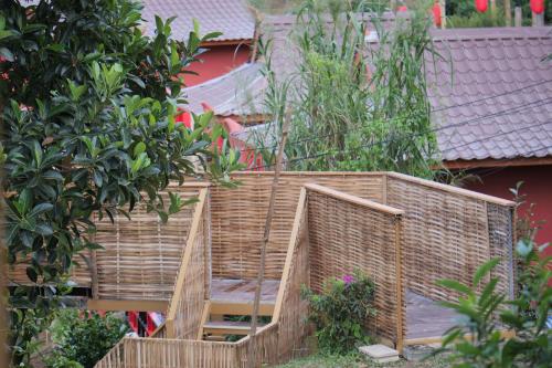 Un jardín fuera de เห็ดเหลือง แคมป์โซนเต็นท์โดมDome tents Camping Zone Hedreung Rakthai camping