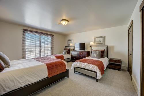 En eller flere senger på et rom på Resort Plaza 5065 by AvantStay Ski In Ski Out Home in Park City Mountain Resort