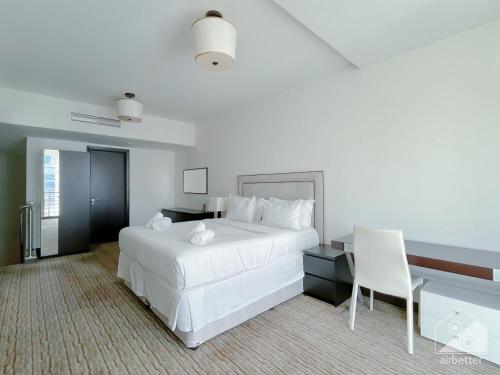 Postel nebo postele na pokoji v ubytování Stunning Loft with incredible views Dubai