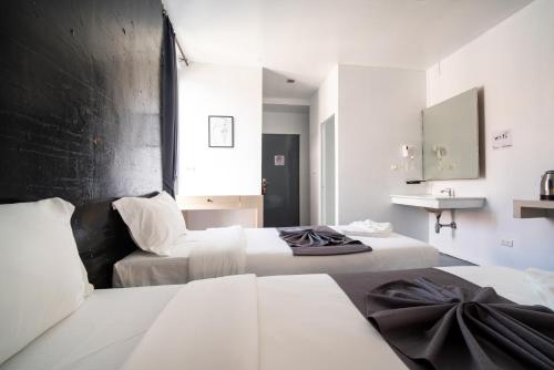 Ένα ή περισσότερα κρεβάτια σε δωμάτιο στο Helens hotel