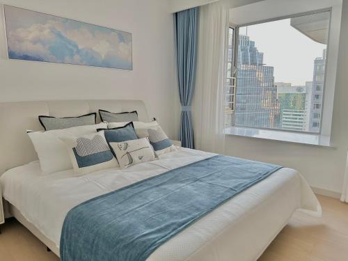 a bedroom with a large bed with a large window at Shanghai Shining River Apartment -Near the Bund in Shanghai