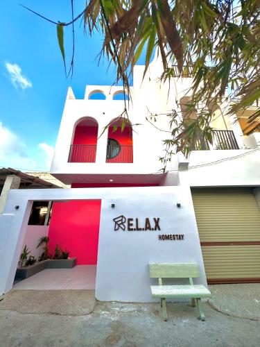 a building with a bench in front of it at Relax Homestay - Đảo Phú Quý in Cu Lao Thu