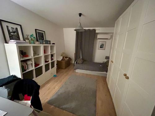 Photo de la galerie de l'établissement Maison climatisée 155 m2+jardin, à Puteaux