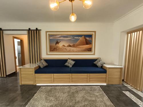 Posezení v ubytování Luxury 3BR in the heart of Mohandseen