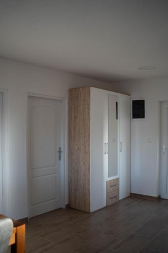 Μια τηλεόραση ή/και κέντρο ψυχαγωγίας στο Apartmani ELEGANCE Tuzla