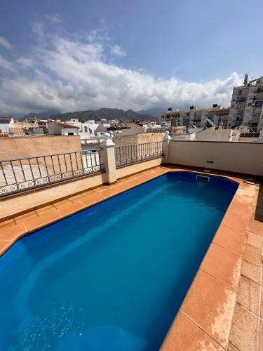 Bazén v ubytování Ático con piscina privada en el corazón de Nerja! nebo v jeho okolí