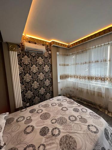 a bedroom with a large bed and a window at Chisinau Central Park in Chişinău