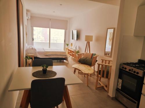 Η κουζίνα ή μικρή κουζίνα στο Depto 41 Zona Plaza Paso con opcion de Cochera by Lofter