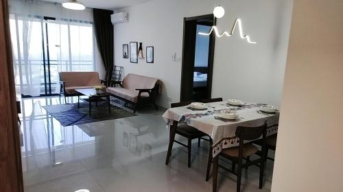 a dining room with a white table and chairs at 清心小舍03 in Kampong Pok Kechil