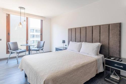 Llit o llits en una habitació de Lofts Con Piscina En Santiago